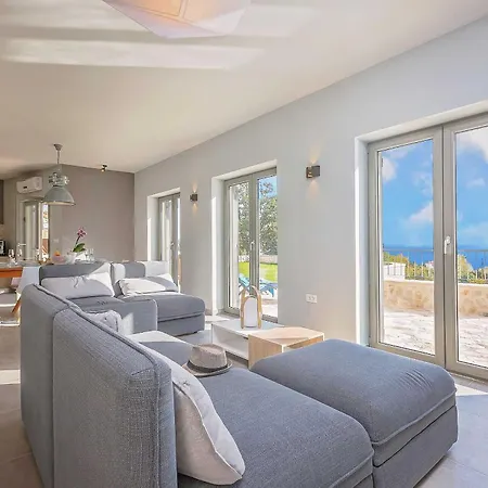 Soleil In Peaceful Location With A Sea View Casa de Férias